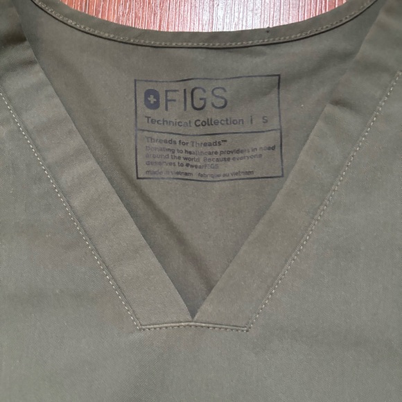 Olive green scrub top - Picture 3 of 4